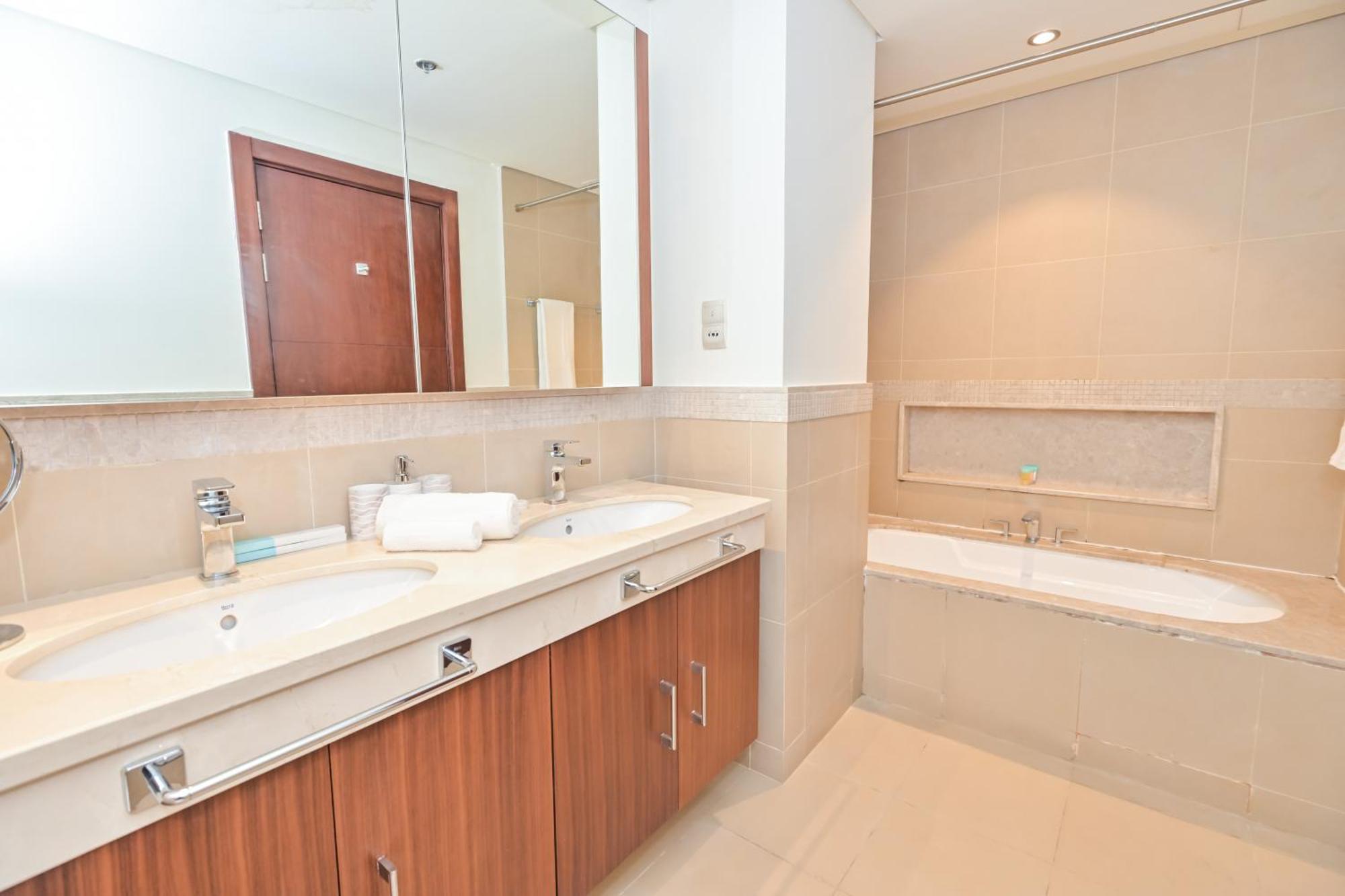 Burj Vista 2br Luxurious With Direct Access To Mall Appartement