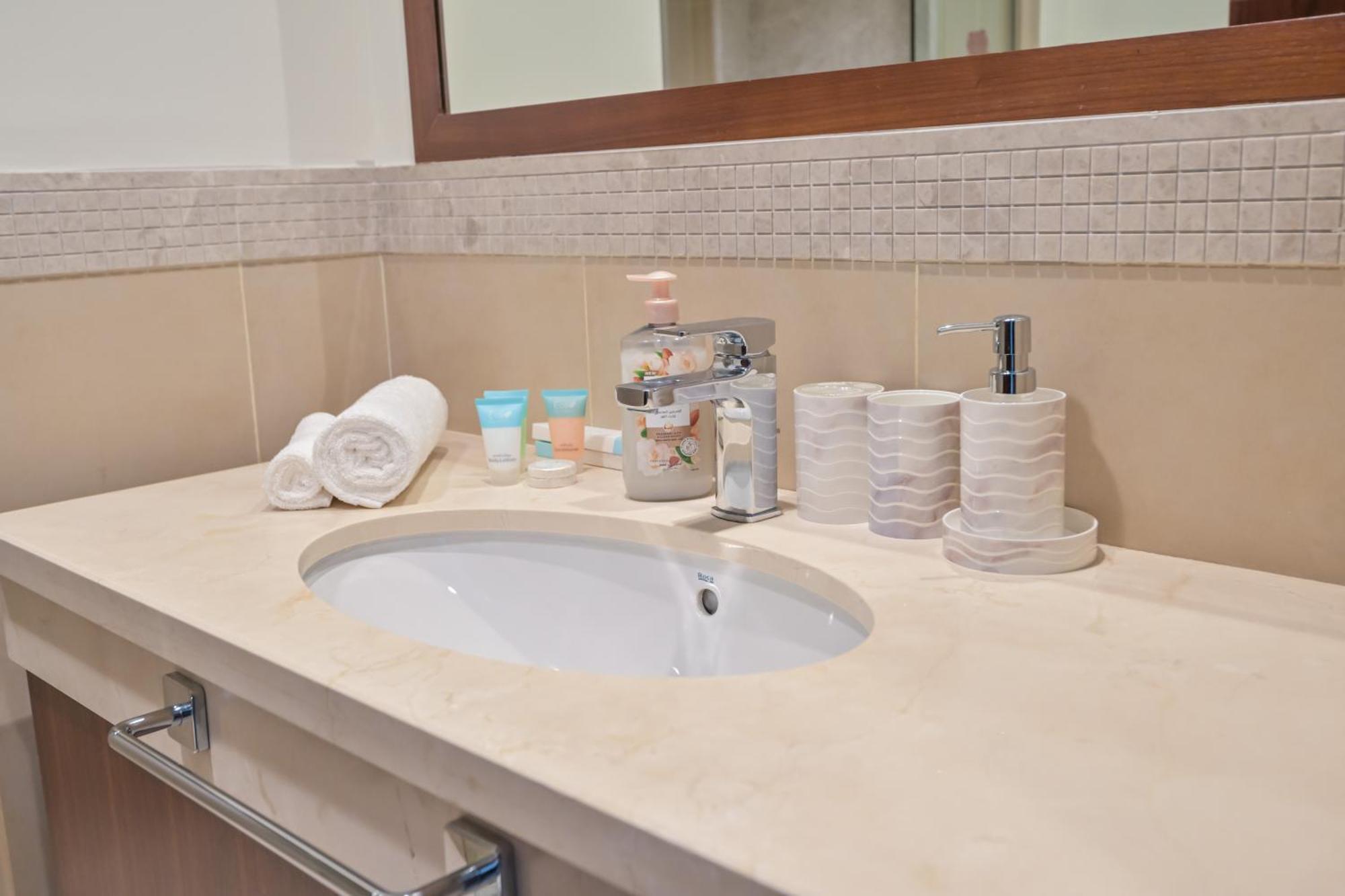 Burj Vista 2br Luxurious With Direct Access To Mall *